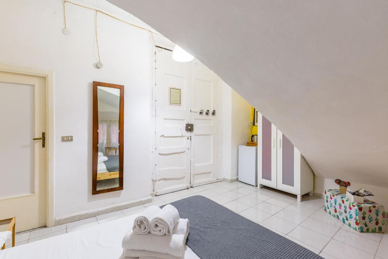 Double Room At Historical Palazzo Spinelli Naples Bilik gambar