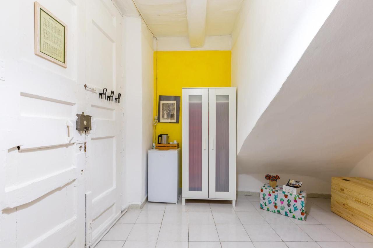 Double Room At Historical Palazzo Spinelli Naples Bilik gambar